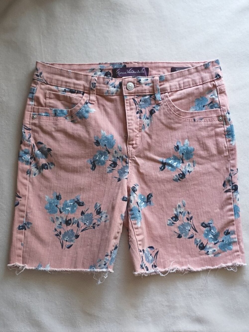 Gloria Vanderbilt Skimmer Size 8 Cut Offs Short